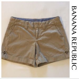 BANANA REPUBLIC “Weekend Short”